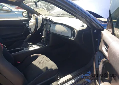 2015 Scion Fr-S Release Series z USA, uszkodzony, nr VIN JF1ZNAA18F8705537